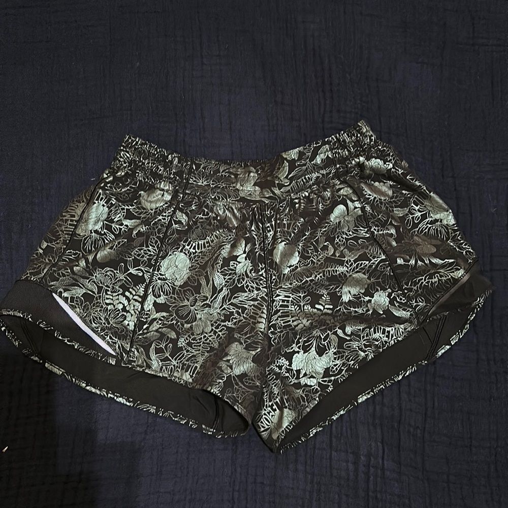 Lululemon Hotty Hot Short